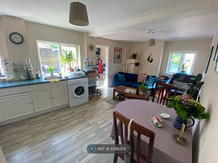 2 Bedroom Flat To Rent In Church Passage, High Barnet, EN5