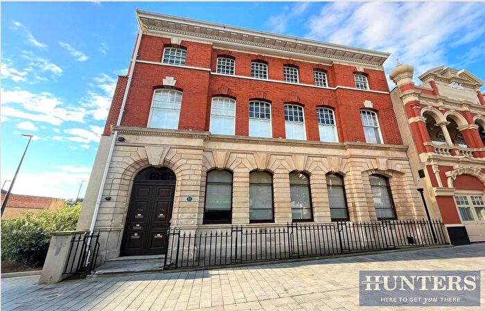 2 Bedroom Flat For Sale In High Street, Chatham, ME4