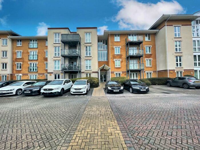 2 Bedroom Flat For Sale In Hawkeswood Road, Southampton, SO18