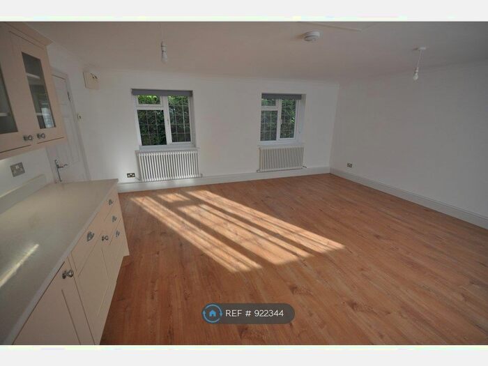 1 Bedroom Detached House To Rent In Lower Guildford Road, Knaphill, Woking, GU21