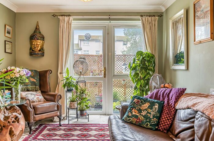 2 Bedroom Flat For Sale In Pebble Court, Paignton, Torbay, TQ4