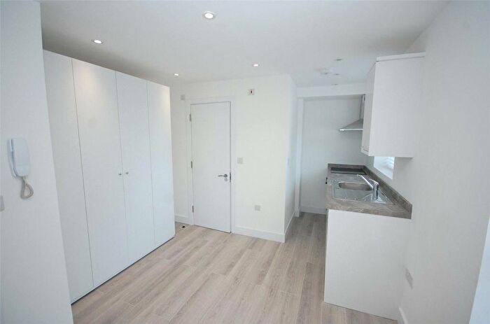 Apartment To Rent In Regents Park Road, Finchley, N3