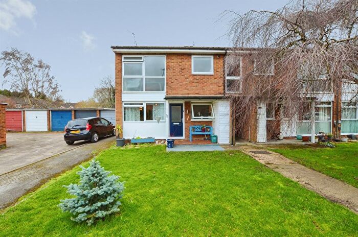 2 Bedroom Maisonette For Sale In Lea Walk, Harpenden, AL5