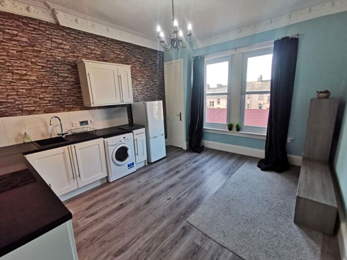 3 Bedroom Flat To Rent In Court Street, Stobswell, Dundee, DD3
