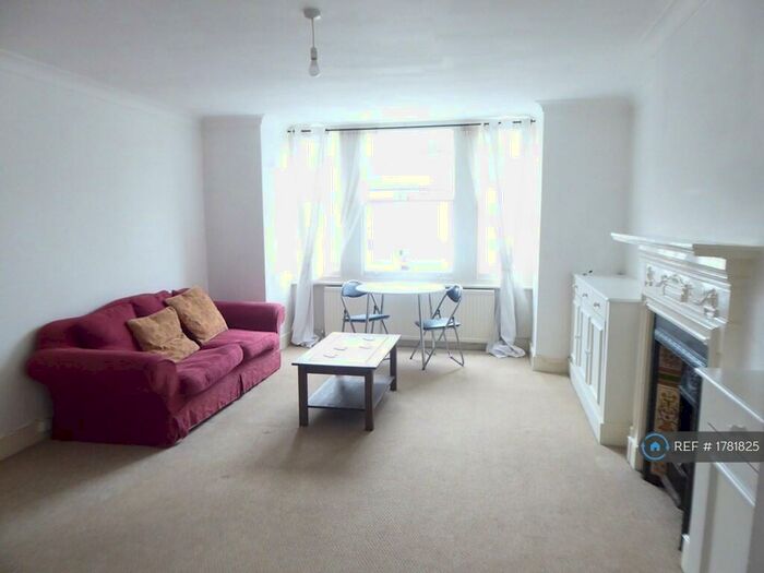 2 Bedroom Flat To Rent In Norwood, London, SE19