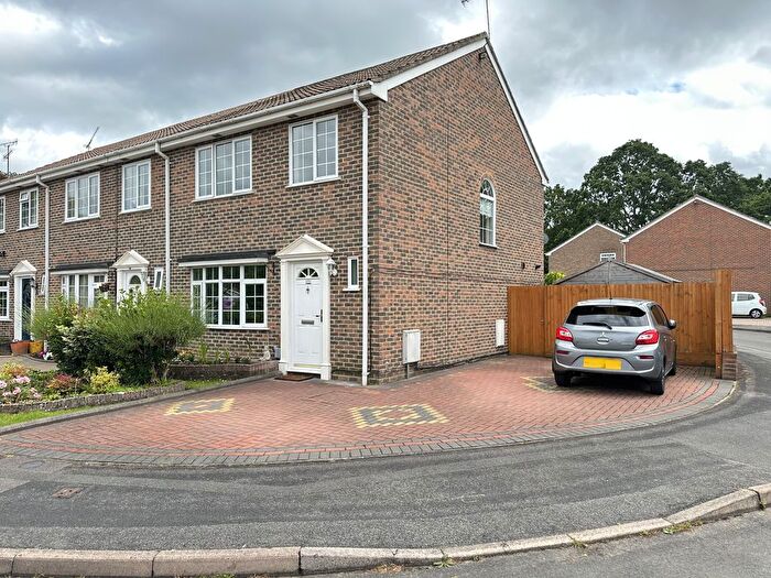 3 Bedroom End Of Terrace House To Rent In Brewers Close, Farnborough, Hampshire, GU14