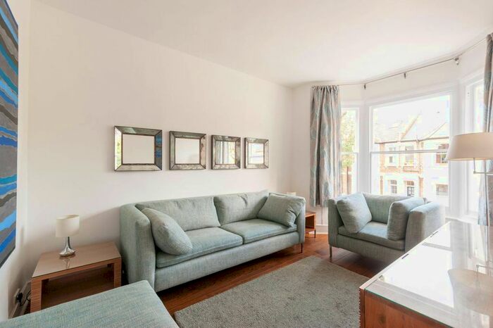 2 Bedroom Flat To Rent In Meon Road, Acton, London, W3