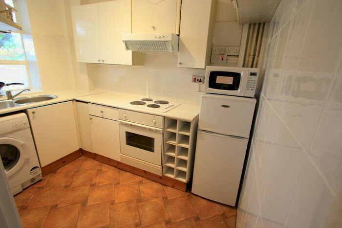 2 Bedroom Flat To Rent In New Park Road, Streatham Hill, SW2