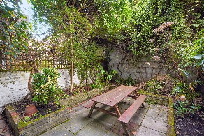 2 Bedroom Flat To Rent In Gloucester Avenue, Primrose Hill, Camden, NW1