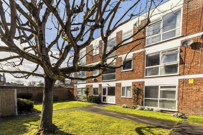 2 Bedroom Flat To Rent In Silverdale Close, London, W7