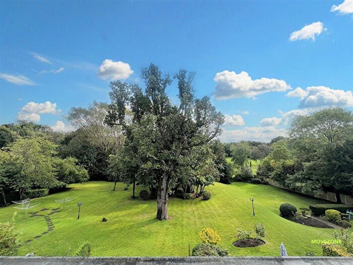 2 Bedroom Flat To Rent In Willow Grove, Chislehurst, BR7