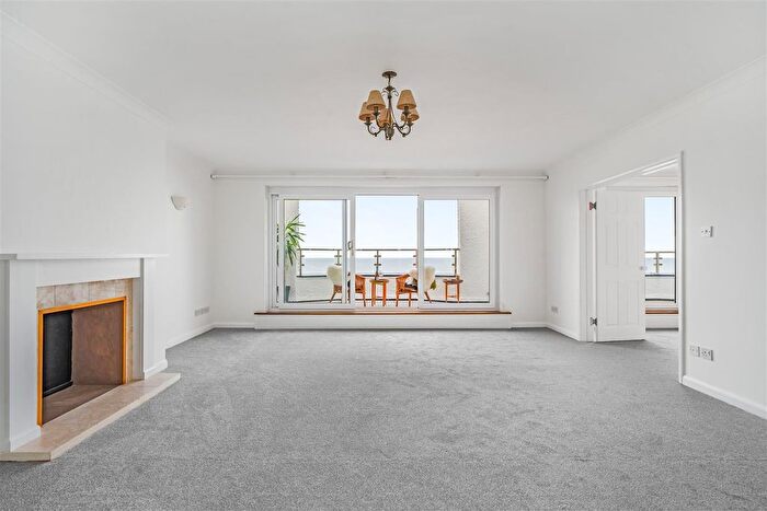 3 Bedroom Flat To Rent In Headland Road, Carbis Bay, St. Ives, TR26