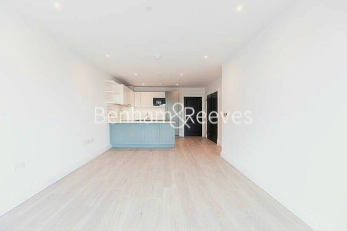 2 Bedroom Flat To Rent In Filmworks Walk, Ealing, W5