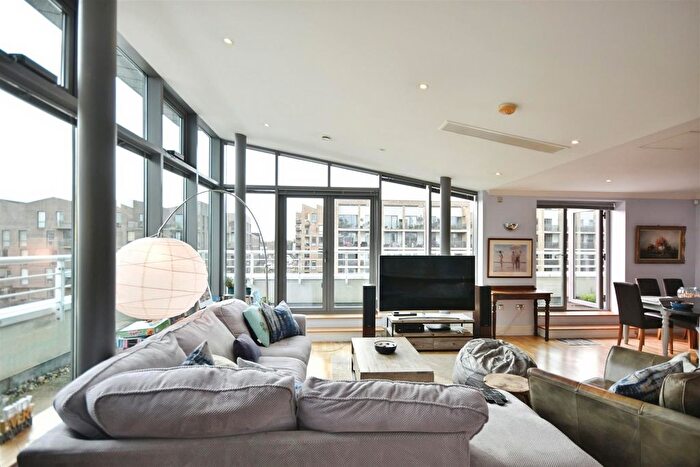 2 Bedroom Flat For Sale In Tallow Road, Brentford, TW8