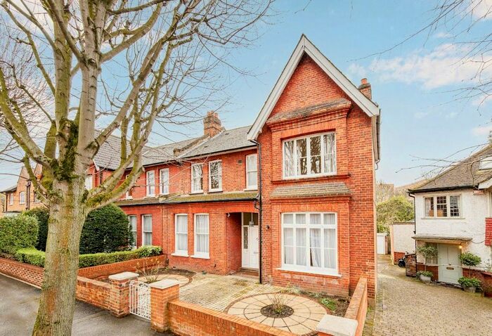 4 Bedroom Semi-Detached House To Rent In Heathfield Road, Acton, London, W3