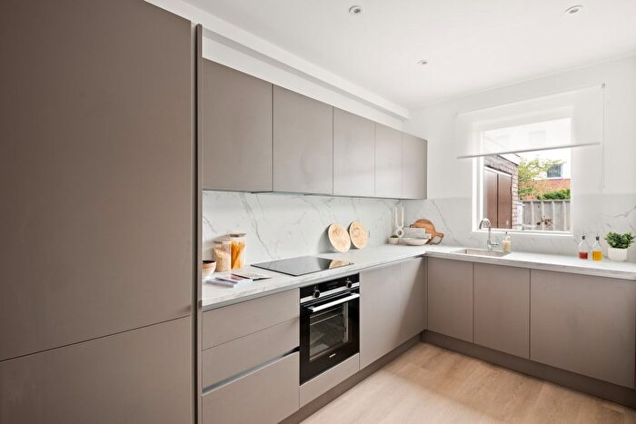 1 Bedroom Flat For Sale In Kenton Road, Harrow, London, HA3