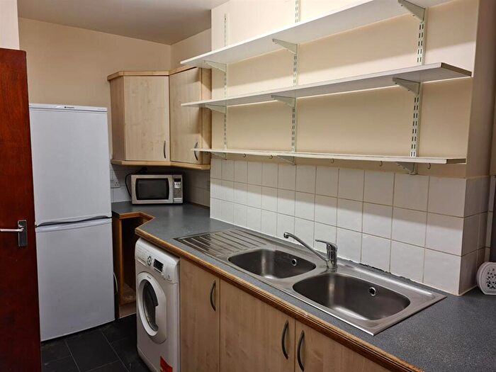 1 Bedroom Flat To Rent In Rooms Available At B Mill Road, Cambridge, CB1