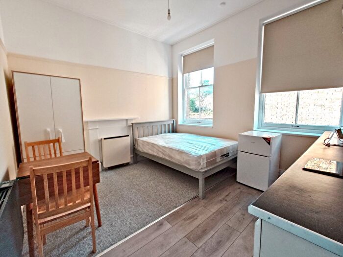 Studio To Rent In Castlebar Hill, Ealing, London, W5