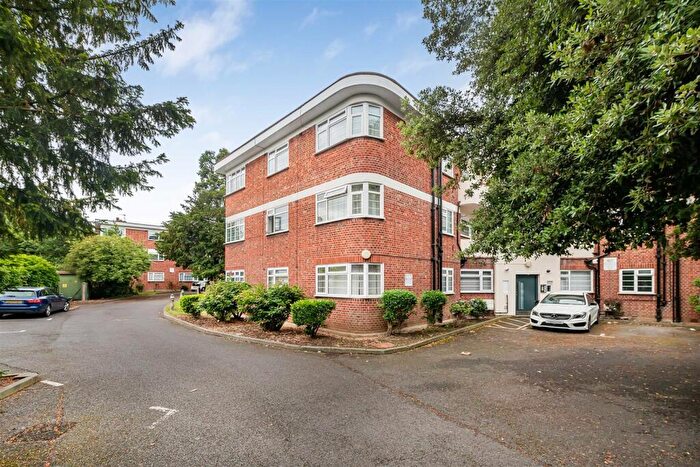 2 Bedroom Apartment For Sale In Benhill Wood Road, Sutton, SM1