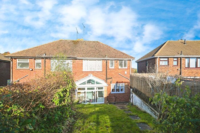 3 Bedroom Semi Detached House For Sale In Vale Drive, Chatham, ME5