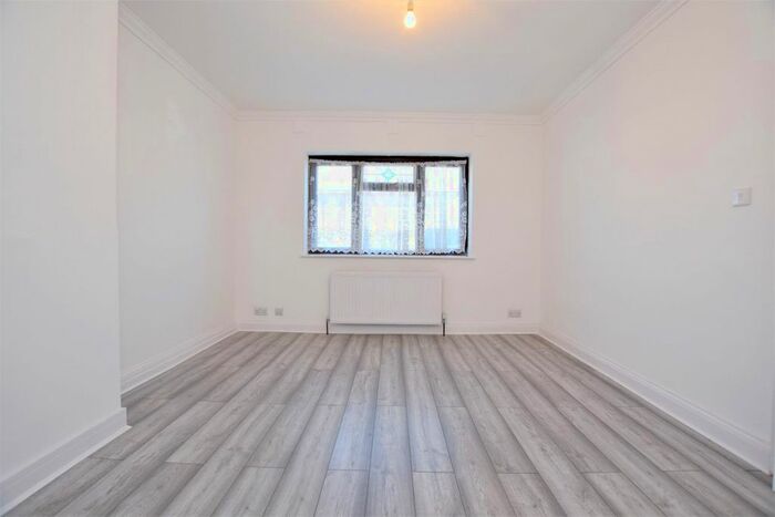 3 Bedroom Property To Rent In Chadway, Dagenham, RM8