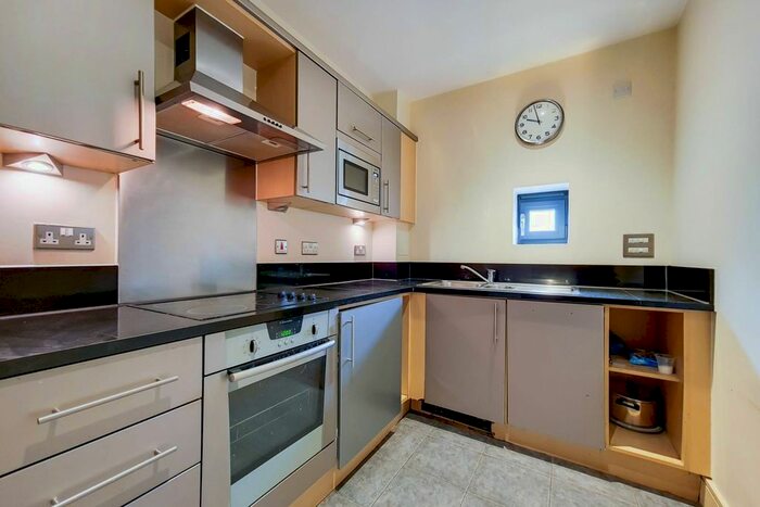 2 Bedroom Flat To Rent In City Walk, London Bridge, London, SE1