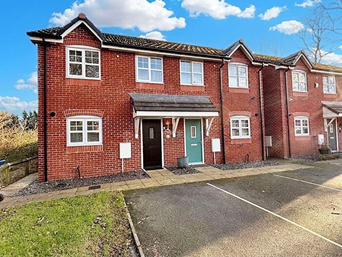 3 Bedroom Semi-Detached House For Sale In Larkmead, Tyldesley, M29