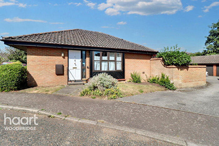 2 Bedroom Detached House For Sale In Henley Close, Saxmundham, IP17