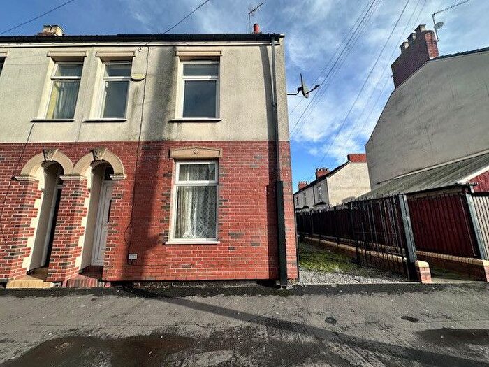 2 Bedroom End Of Terrace House To Rent In Holland Street, Hull, Yorkshire, HU9