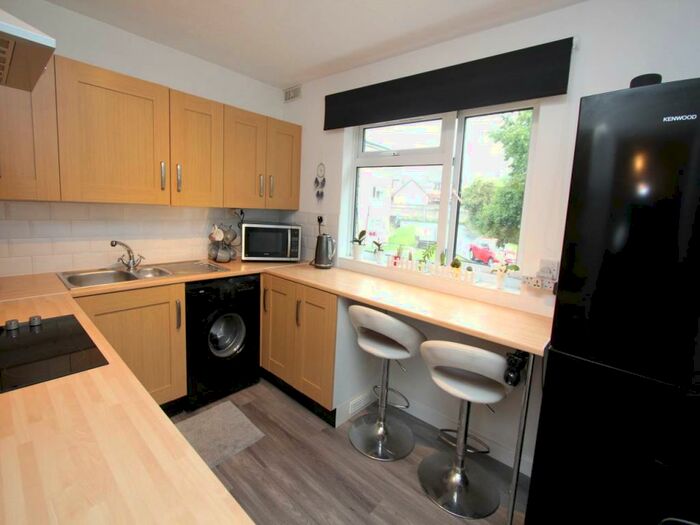 2 Bedroom Flat To Rent In Havant Close, Rhoose, Vale Of Glamorgan, CF62