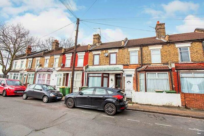 2 Bedroom House To Rent In Old Street, London, E13