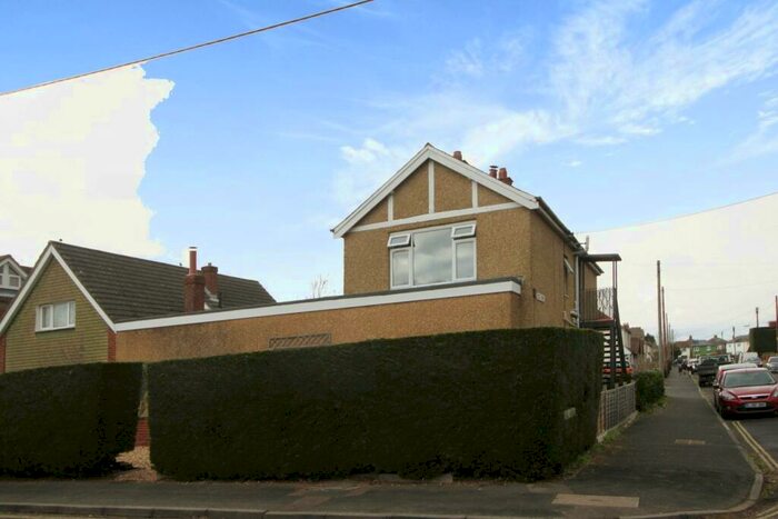 1 Bedroom Flat To Rent In Station Road, Netley Abbey, Southampton, SO31