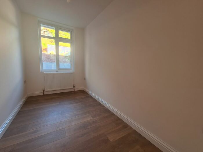 4 Bedroom Bungalow To Rent In Coombe Vale Road, Teignmouth, TQ14
