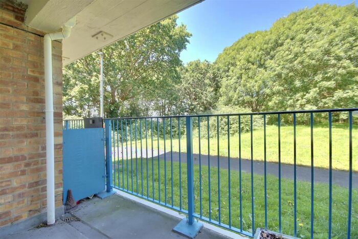 1 Bedroom Flat For Sale In Longfield Avenue, Fareham, PO14