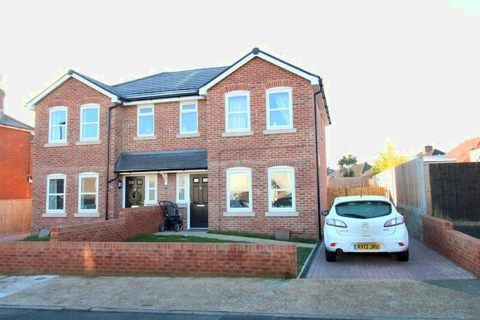 3 Bedroom Semi-Detached House To Rent In Wodehouse Road, Southampton, SO19