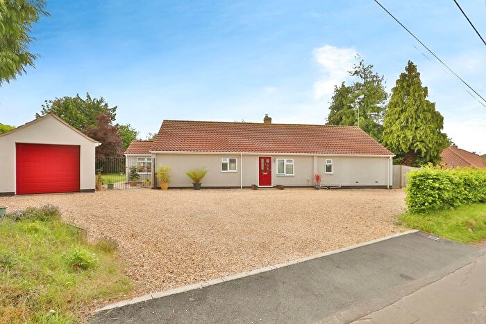 4 Bedroom Bungalow For Sale In Tumbler Hill, Swaffham, Norfolk, PE37