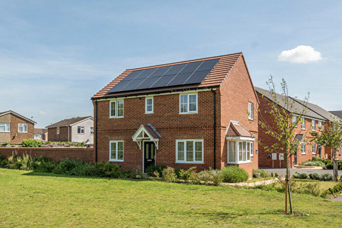 4 Bedroom Detached House For Sale In Harlequin Lane, Cranfield, MK43