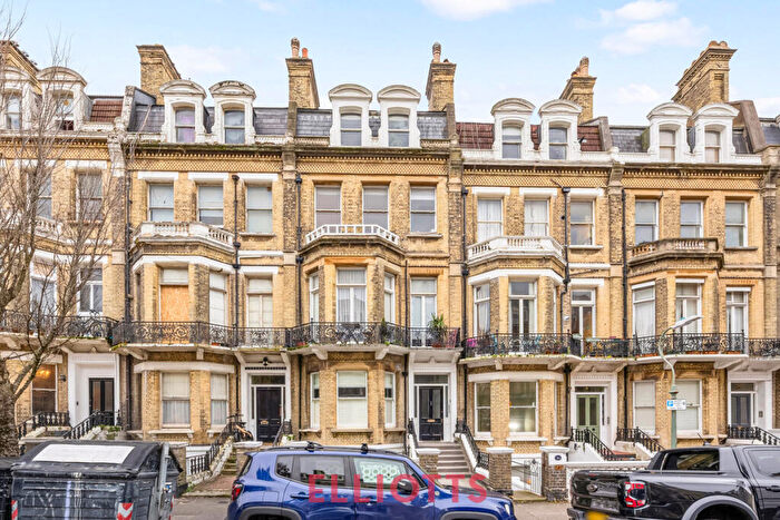 2 Bedroom Apartment For Sale In First Avenue, Hove, BN3