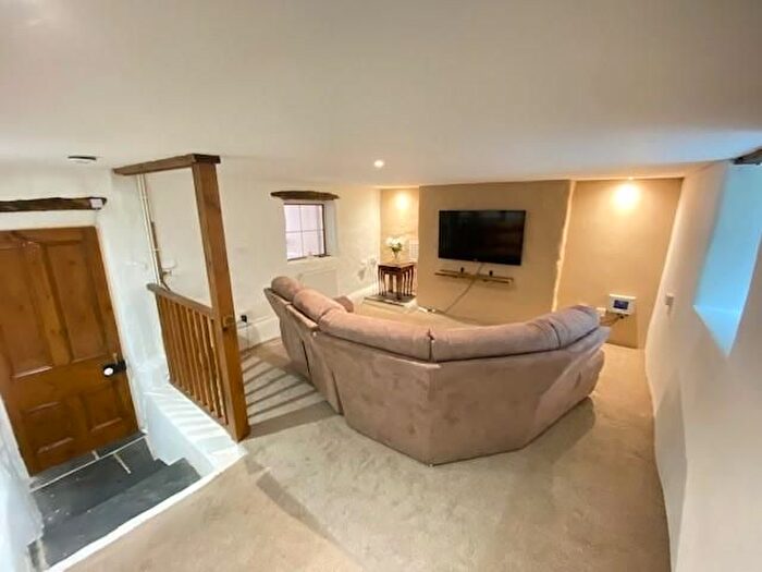 2 Bedroom Flat To Rent In Littleton Place, Plymouth, PL2