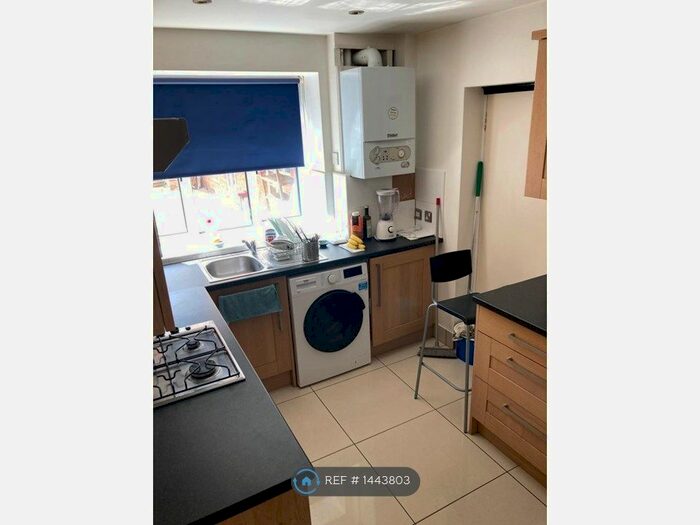 2 Bedroom Flat To Rent In The Woodlands, London, SE19
