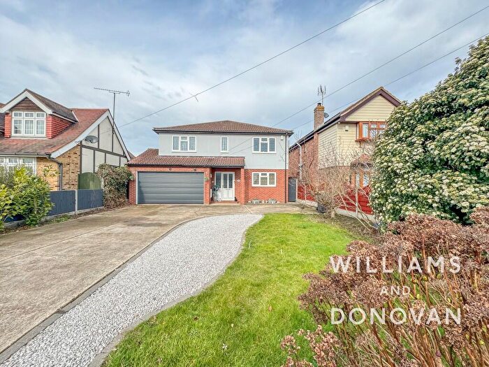 4 Bedroom Detached House For Sale In Brays Lane, Ashingdon, SS4