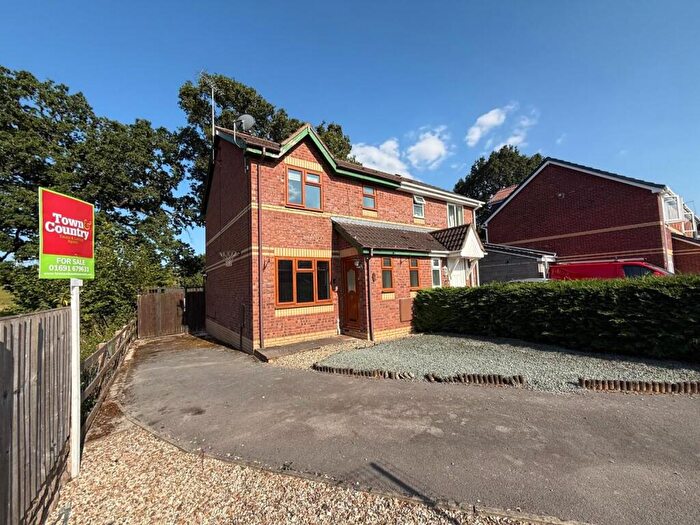 3 Bedroom Semi-Detached House For Sale In Yr Helfa, Chirk, LL14