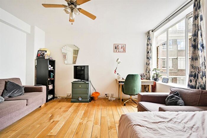 Studio For Sale In Florin Court, - Charterhouse Square, London, EC1M
