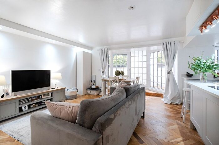 2 Bedroom Flat For Sale In Streatham Hill, London, SW2
