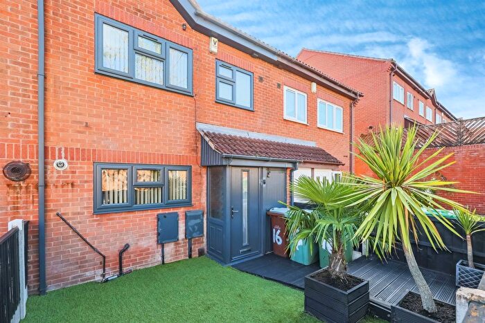 3 Bedroom Terraced House For Sale In Bonington Close, Nottingham, NG6