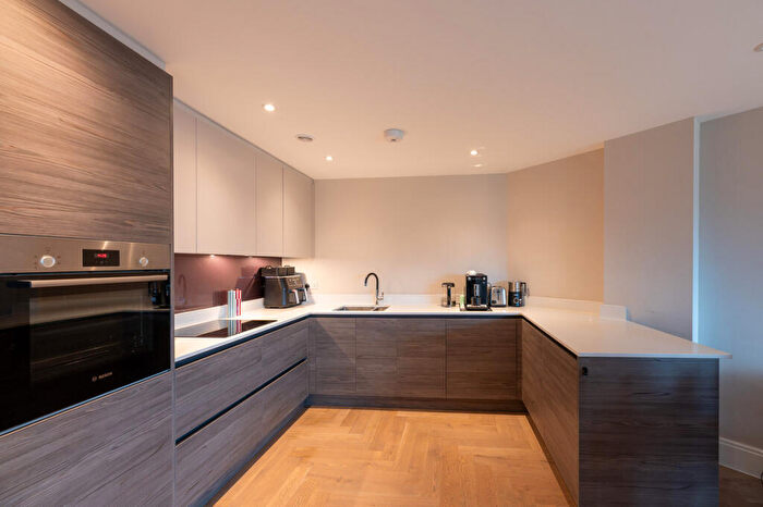 3 Bedroom Flat For Sale In Leigh Road, Leigh-on-sea, SS9