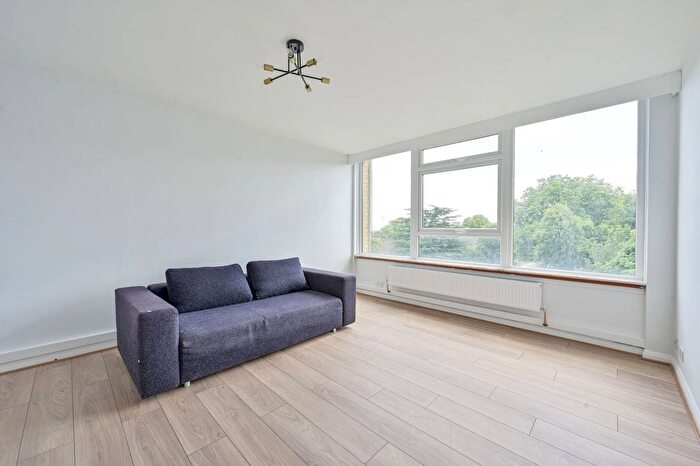 2 Bedroom Flat For Sale In Keswick Road, East Putney, London, SW15