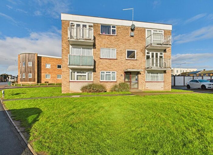 Studio To Rent In Gordon Road, Corringham, SS17