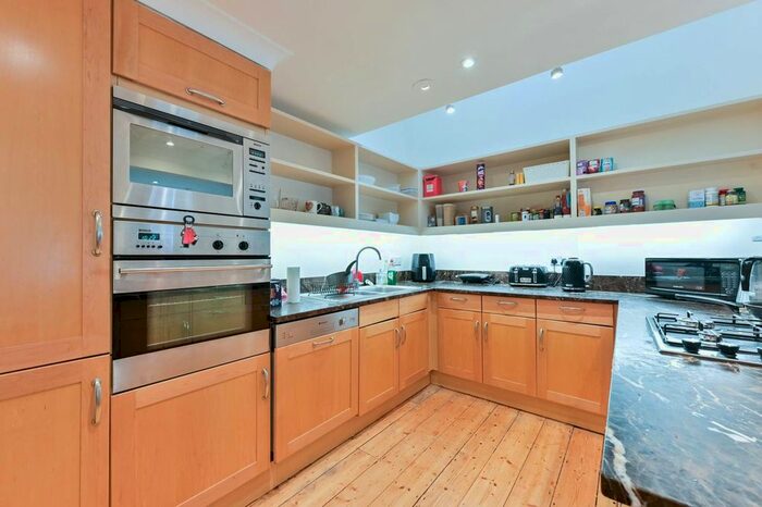 2 Bedroom Flat For Sale In Astwood Mews, South Kensington, London, SW7