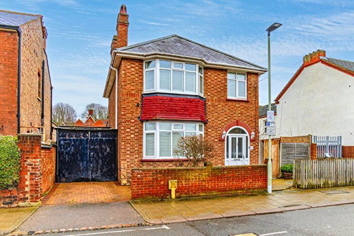 3 Bedroom Detached House For Sale In Foster Hill Rd, Bedford, MK40